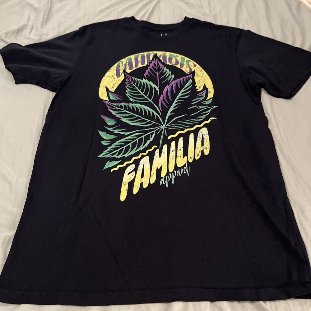 La Familia Cannabis Graphic Print Tee Men's Black Cotton T-Shirt L